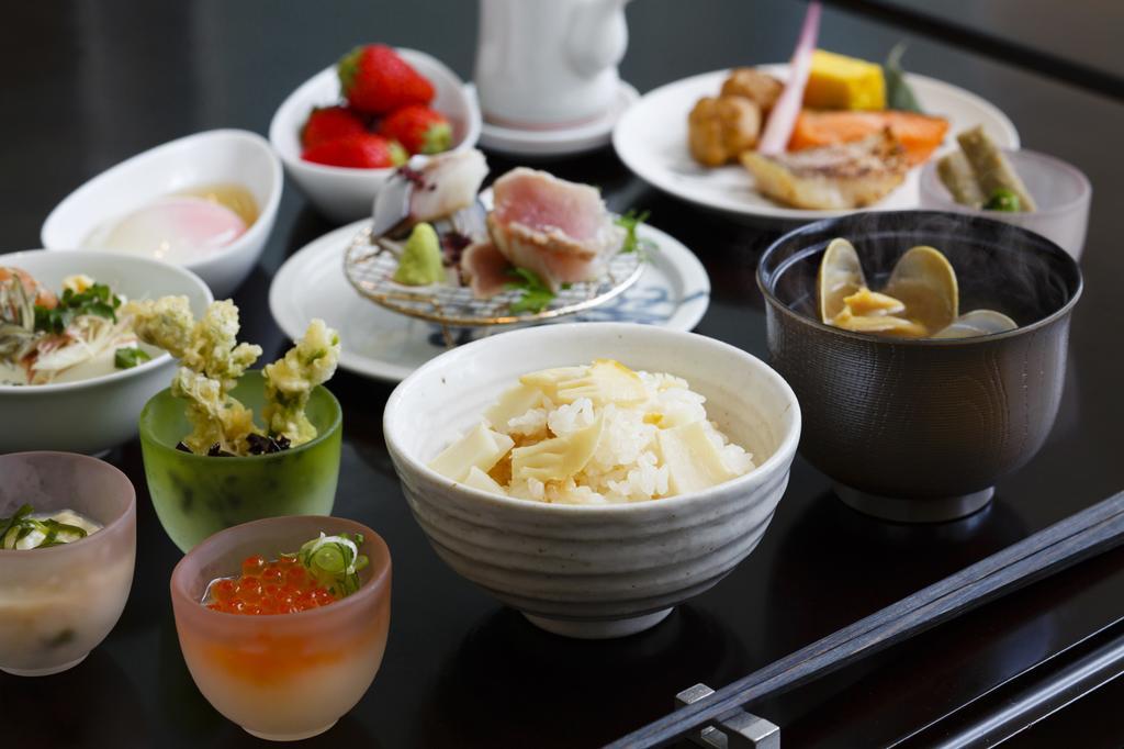 The Tokyo Station Hotel Exterior foto A Japanese breakfast